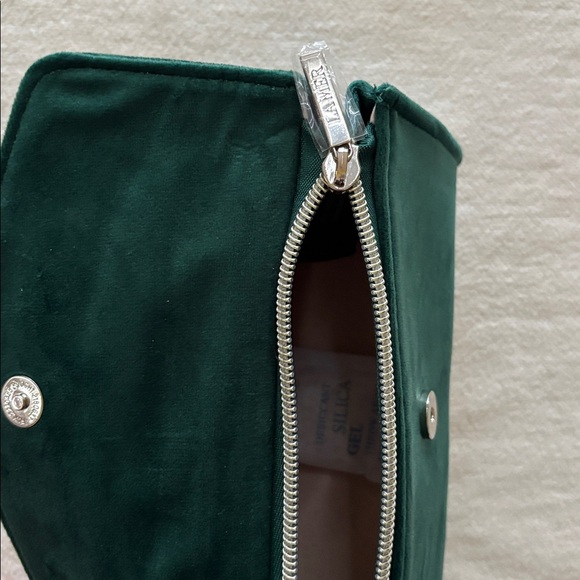 La Mer Deep Green Cosmetic Case - Picture 3 of 8